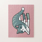 本と猫で丸まる – 居心地の良い猫読の ジグソーパズル (縦)