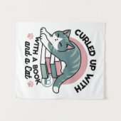 本と猫で丸まる – 居心地の良い猫読の タペストリー (正面(横))