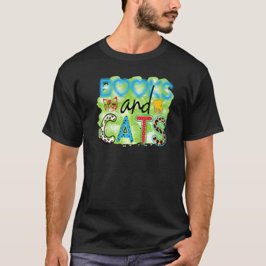 本と猫のグラフィックパッチワーク 猫 Tシャツ (正面)