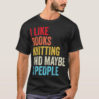 本と編み物と少人数が好きな人のためのTシャツ Tシャツ