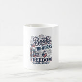 本と花火と自由 - 愛国的な読者のためのTシャツ コーヒーマグカップ (中央)