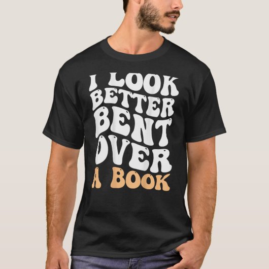 本に溝の生える本に腰を入れたほうが好おもしろいい Tシャツ (正面)