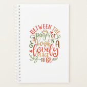 本のページ間のアイディア プランナー手帳 (正面)