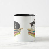 本のマグで寝ている猫 マグカップ (中央)