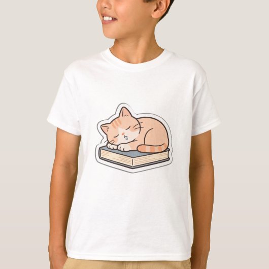 本の上のかわいい眠り猫 キッズTシャツ Tシャツ (正面)