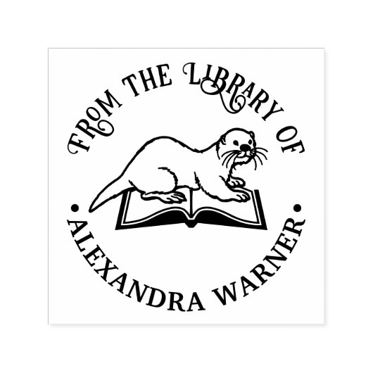 本の上のカワウソ ラウンド ライブラリー 本の名前 セルフインキングスタンプ (デザイン)
