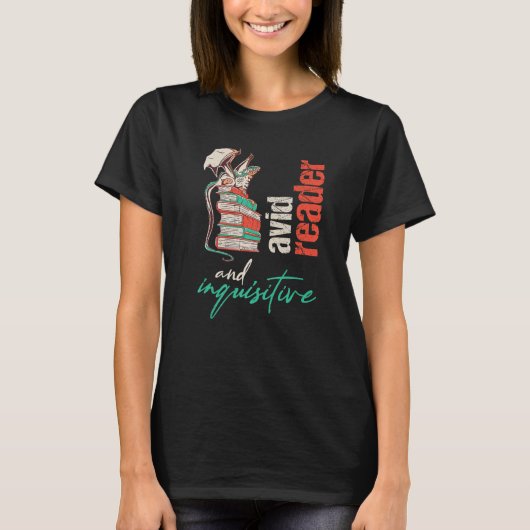 本の上のドラゴン 熱心な読者と探究心 先生に Tシャツ (正面)