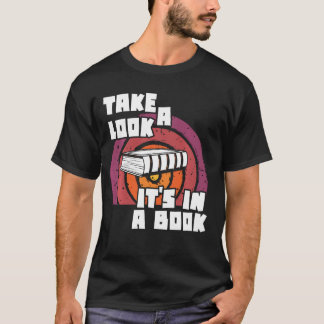 本の中にある見るヴィンテージのレインボ Tシャツ