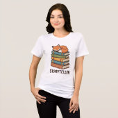 本の山で眠るストーリーテラーの狐 トライブレンドTシャツ (正面全面)