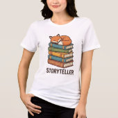 本の山で眠るストーリーテラーの狐 トライブレンドTシャツ (正面)