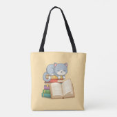 本の山の上の可愛い猫 黄色 トートバッグ (裏面)
