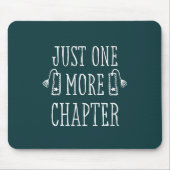 本の愛好家のための面白いデザイン "Just One More Chapter" マウスパッド (正面)