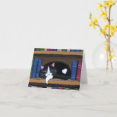 本の愛 |本棚ノートカードで寝ている猫 カード (黄色い花)