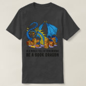 本の虫でいっぱいの世界で本のドラゴンIII Tシャツ (デザイン正面)