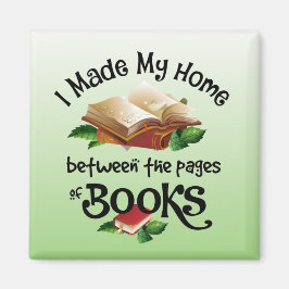 本の間を縫って家を作った マグネット