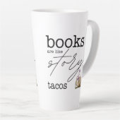 本はストーリータコスのようなものだ カフェラテマグ (右アングル)