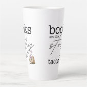 本はストーリータコスのようなものだ カフェラテマグ (正面)