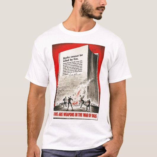 本は武器の第二次世界大戦です Tシャツ (正面)