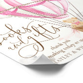 本やギフトを待つ赤ちゃんシャワー ポスター (角)