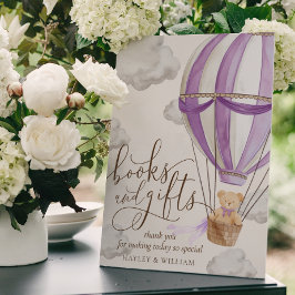 本やギフトを待つ赤ちゃんシャワー ポスター