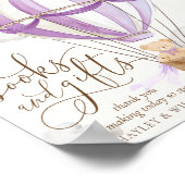 本やギフトを待つ赤ちゃんシャワー ポスター (角)