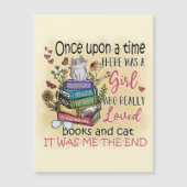 本や猫が大好きな女の子 (正面)