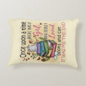 本や猫が大好きな女の子 アクセントクッション (裏面)