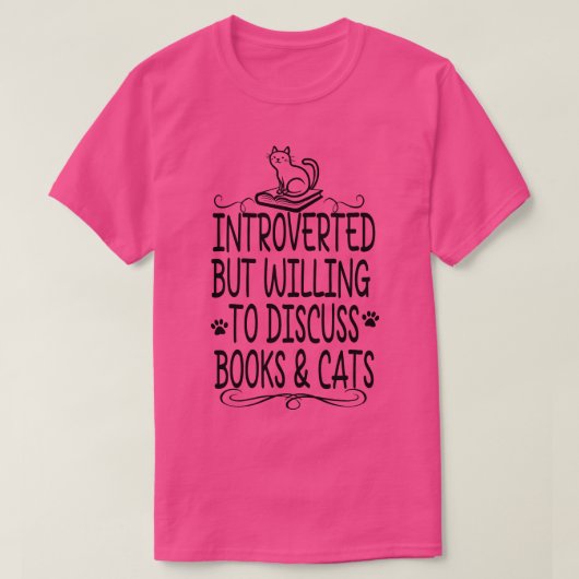 本や猫について語りたくなるが、心は内向的 Tシャツ (デザイン正面)