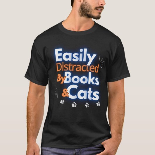 本や猫に気を取られる Tシャツ (正面)