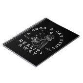 本を一日一冊読めば現実は遠ざかる Funny Reading Quote ノートブック (左側)