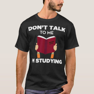 本を勉強している私に話しおもしろいない Tシャツ
