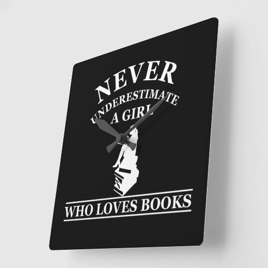 本を愛する女の子を決して過小評価しない スクエア壁時計 (傾斜)