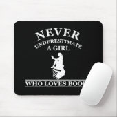 本を愛する女の子を決して過小評価しない マウスパッド (マウス)