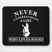 本を愛する女の子を決して過小評価しない マウスパッド (正面)