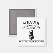 本を愛する女の子を決して過小評価しない マグネット (正面/裏面)