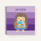 本を持つハリネズミの子供 紫のノート ノートブック (正面)