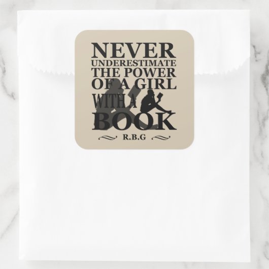 本を持つ女の子の力を決して過小評価しない スクエアシール (バッグ)