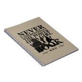 本を持つ女の子の力を決して過小評価しない ノートブック (右側)