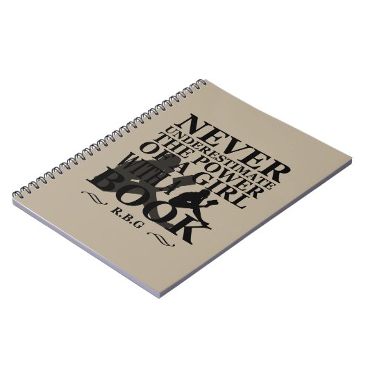 本を持つ女の子の力を決して過小評価しない ノートブック (左側)