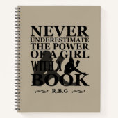 本を持つ女の子の力を決して過小評価しない ノートブック (正面)