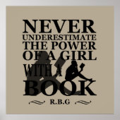 本を持つ女の子の力を決して過小評価しない ポスター (正面)