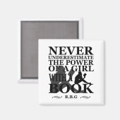 本を持つ女の子の力を決して過小評価しない マグネット (正面/裏面)