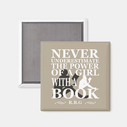 本を持つ女の子の力を決して過小評価しない マグネット (正面/裏面)