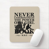 本を持つ女の子の力を過小評価しない マウスパッド (マウス)