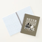 本を持つ女の子を決して過小評価しない ノートブック (内部)