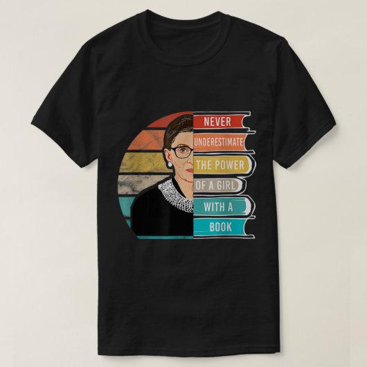 本を持つ少女の力を決して過小評価しない Tシャツ (デザイン正面)
