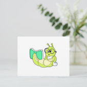 本を持つ毛虫 ポストカード (スタンド正面)