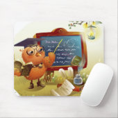 本を握り、黒板で教えている鳥 マウスパッド (マウス)