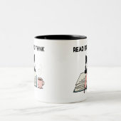 本を読むかわいい猫とコーヒーを楽しむ ツートーンマグカップ (中央)