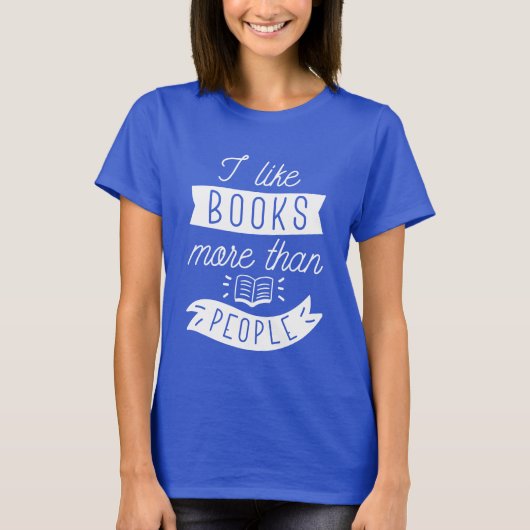 本を読むことが人と関わることより好き Tシャツ (正面)